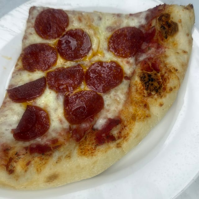 Slice 1 Topping & Garden Salad Lunch.