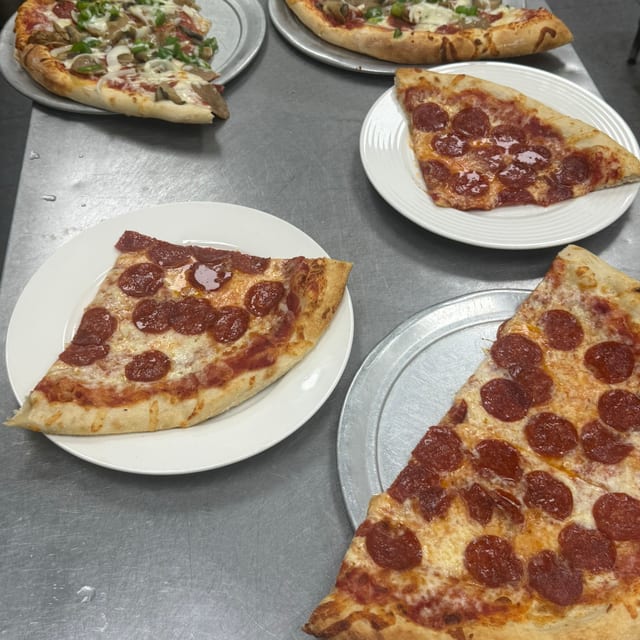 Slices of House Combo & Drink Lunch.