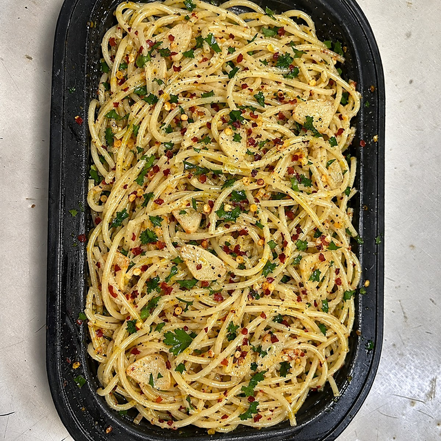 Spaghetti With Garlic & Olive Oil.