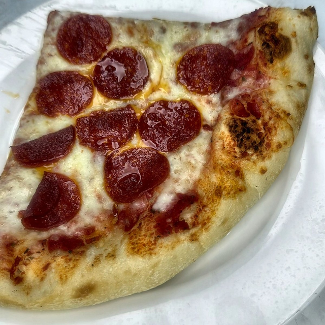 Slice 1 Topping & Garden Salad Lunch.
