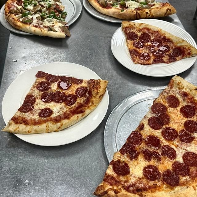 Slices of House Combo & Drink Lunch.